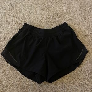 Lululemon hotty hot shorts, 4 inch!